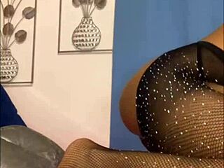 que delicia de tetas y coño tiene esa morena colombiana