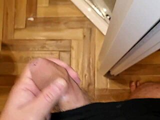 A casa con la matrigna è sempre una sborrata