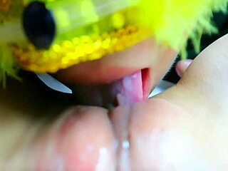 Thai Girl's Pussy Licked Raw Behind Scenes