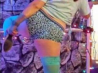 Hotwife Steffi Masturbates with Vibrator!