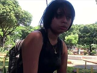 Doy trabajo a venezolana de webcam pero primero se desnuda