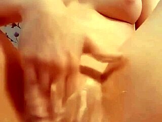 I gave my teen girlfriend a creamy massage until she orgasmed.