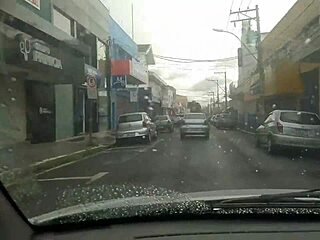 Estou Fazendo Uber E A Mulher Do Meu Vizinho Pagou Um Boquete Delicioso No Carro Pra Mim