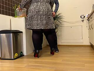 Gorgeous Mother In Law Performs Oral In Homemade Setting