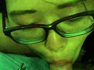 This korean prostitute is chupando pija like a pro, oral sex heaven! 🔥