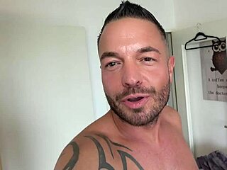 Dünne Nachbarin spürt Leidenschaft beim Deepthroat-Blowjob