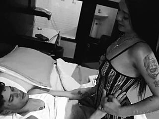 Escena Caliente En Blanco Y Negro - Pareja Joven Venezolana Le Dan Bien Duro