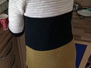 uhh i cant stop showin my hairy pussy to this horny young guy after he begs me