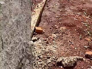 sexo na rua novinha from school ends up with pedreiro in construction house 😈🍑