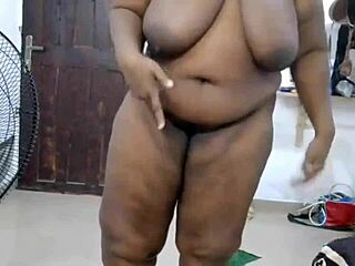 uhh rate my sexy dance with chubby curves and hairy armpits in lingerie