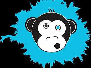 Η Nicole βουτάει σε ένα καυτό λεσβιακό τρίο με ξανθές