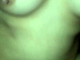 Wietnamska piękność Chị Iuuuu w parnym azjatyckim spotkaniu