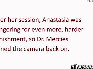 Prava zrela gomila uživa u analu na letnjem baštenskom žuru