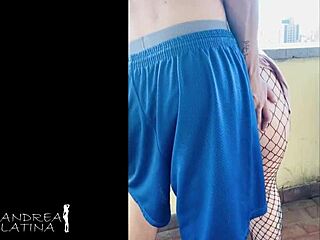 أخي بالتبني غايب، أنيك صديقته وهي تنتظره