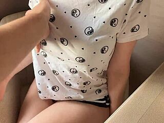 Uh, il patrigno mi scopa quando non c'è nessuno, sai