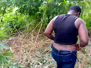 Mi van a színfalak mögött? Aboki keményen basz két falusit