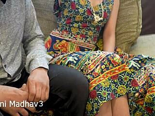 בוגדת שוב כדי להסתיר את הסוד הראשון - גיסה מקבלת חזק מחבר של הבעל בסגנון כלב פרוע