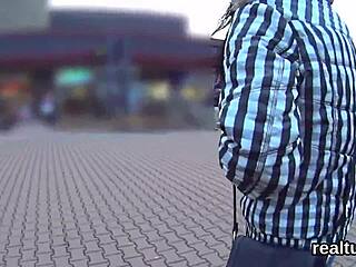 Ninfómana checa provocada en el centro comercial y clavada duro en POV