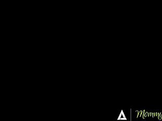 Μοναχική Milf Rachael Cavalli Προκαλεί 18χρονο με Τεράστια Στήθια