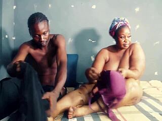 Velká máma bere svůj první pták na kameru. Miluje to.