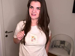 أم زوجية ساخنة تُمسك ابن زوجي وهو يضرب على زبها الكبير في لقاء حار