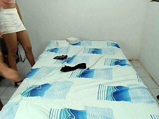 Jaj! A férjem dörzsöli a nővéremet, amíg pihen, micsoda lopakodó trió!