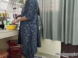 ลองตำหนิสาวบ้านนอกในชุดหรูบ้างไหม?