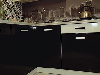 Κορίτσι χωρίς εσώρουχα πιάστηκε σε κάμερα κατασκόπων με φούστα