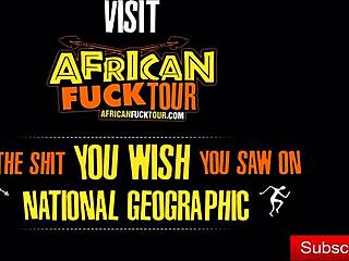 hrubá čierna amatérka obdaná na halloween veľkým bielym kokotom