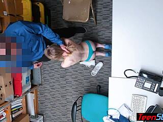 Weinende russische Teen-Diebin wird hart bestraft