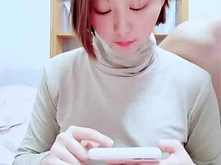 Vijetnamska prijateljica žudela divlju akciju u vreloj avanturi. Njeni zavodni pokreti doveli do intenzivnih trenutaka.