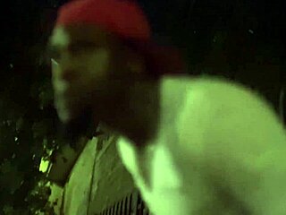 Rome Major fute sânii mari ai lui Cameron Skye în public, era atât de ud și interrasial