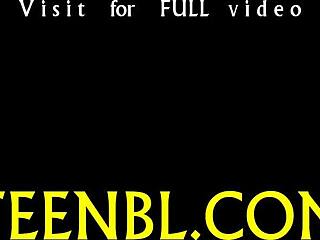 पीओवी मुखमैथुन और अंडकोश चाटने से कठोर लिंग को आत्मसमर्पण करवाना