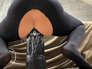 핫 크레이지 와이프 슬럿, 몬스터 토이로 엉덩이 망가뜨리다