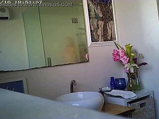 סבתא רוצה פעולה פראית עם הציצים הגדולים שלה