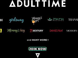 Große Titten MILF Chefin gefesselt und squirting von Strap-on