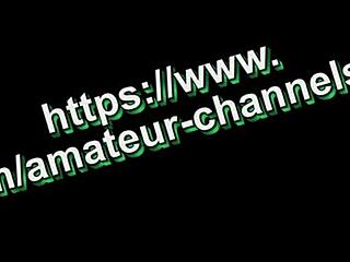 Vi a mi enfermera sexy chupando polla con tacones sin tanga