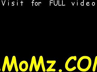 Starija seksi beba skače žestoko na masivnom kurcu