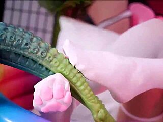 Ragazza anime hentai si scatena con tentacoli lunghissimi! OMG!