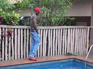 she gets bbc post-swim 😍