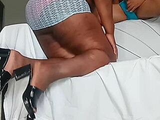 Sexy Thick Shows Off Pretty Lips