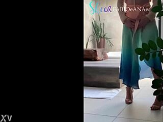 Sensuaalinen brasilialainen MILF asuissa