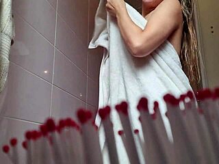 Bože, Mah Santos izgleda vruće u tom videu!