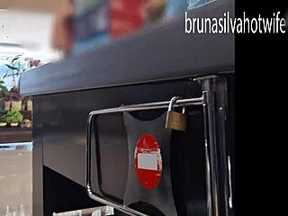 filming the hot blonde at the market, sneaky voyeur style!