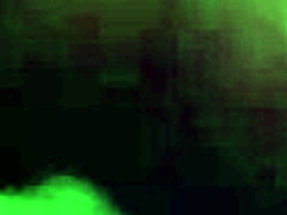 esposa brincando com o novo brinquedo dela