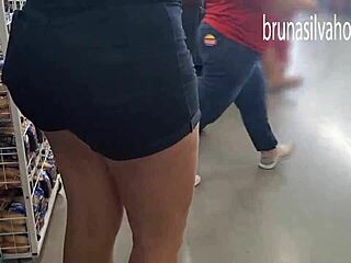 filming the hot blonde at the market, sneaky voyeur style!