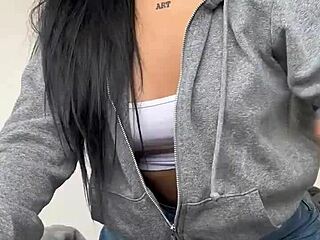 Hot Venezuelan wakes me with cock sucking 😍