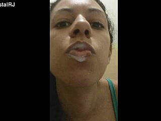 jade gives blowjob n orgasms