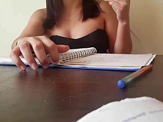 Mi Hermanastra Visita Sin Bragas Bajo La Falda