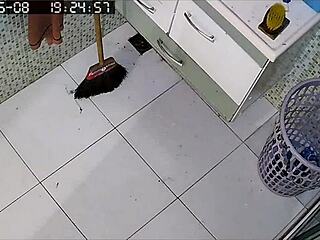 Hidden Camera Records Neighbor Shaving Big Pussy